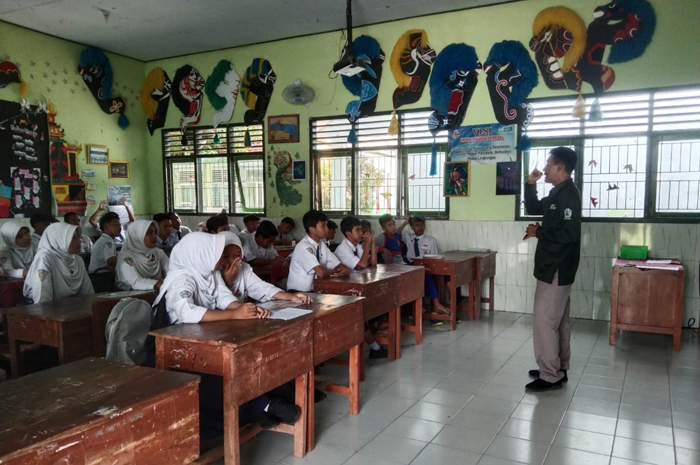 ILUSTRASI: Kegiatan belajar dan mengajar.