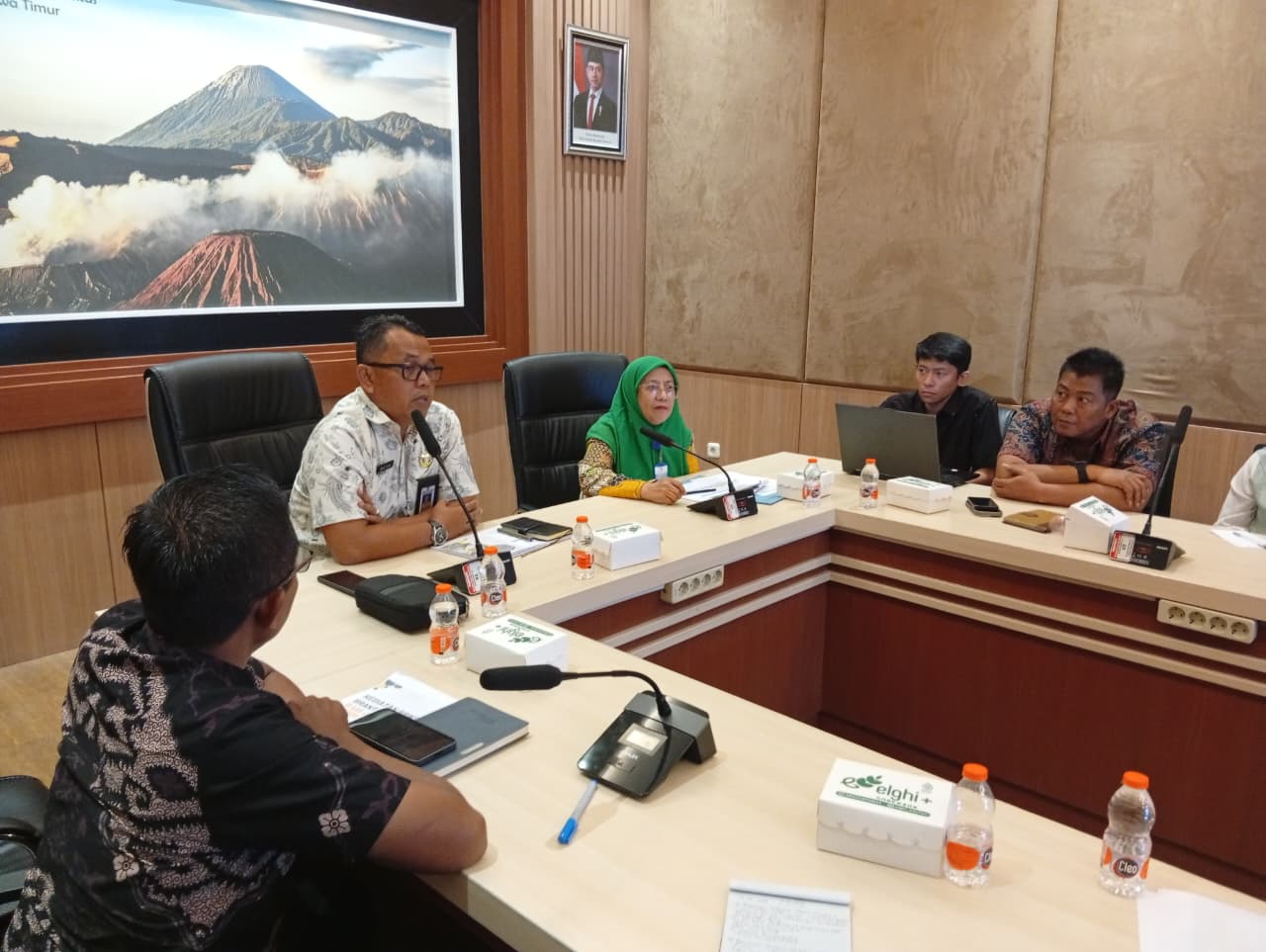 SERIUS: Pejabat dari Pemkab Jombang mengikuti audiensi dengan BBWS Brantas di Surabaya, Jumat (13/2).