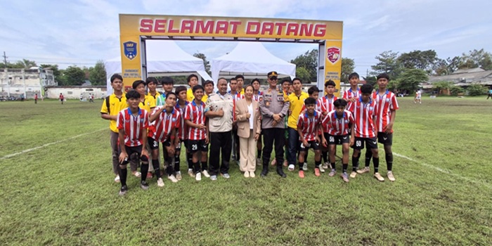 SINERGI: Ketua umum KSMI Jombang KH Achmad Amin Yahya (Gus Amin) mendampingi Direktur Marketing dan Business Development KSMI Jawa Timur Jane Permana dan Kapolsek Jombang AKP Edy Widoyono.