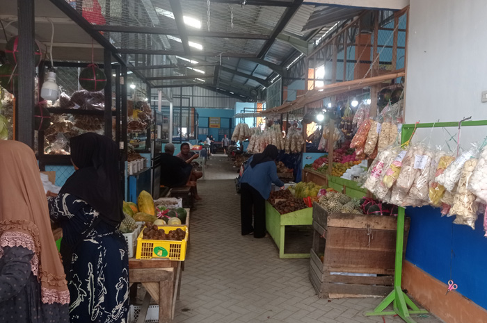 RAMAI: Pedagang buah menempati lapak di Pasar Buah Sub Terminal Ploso, Jombang.
