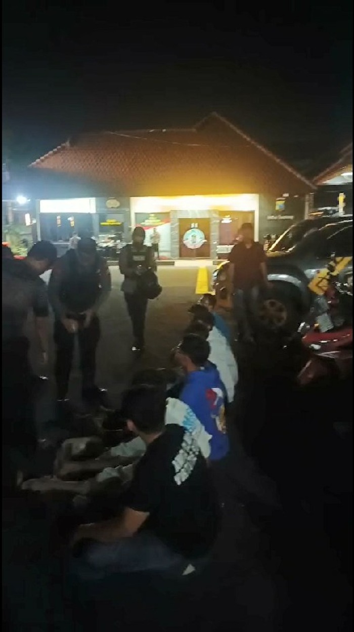 JERA: Sejumlah remaja hendak tawuran diamankan di Polres Jombang, Sabtu (21/2) dini hari.