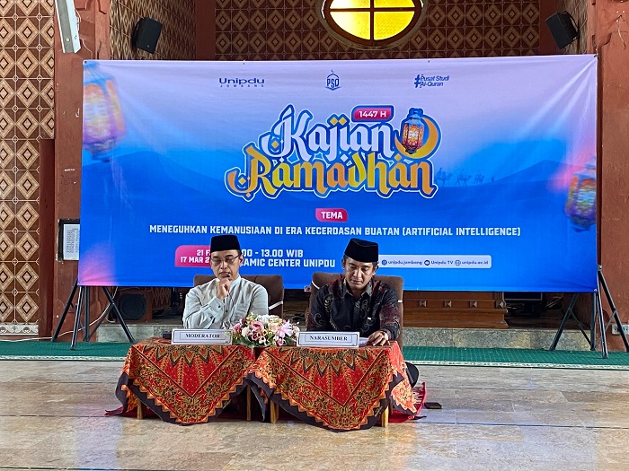 TAUSIAH: Rektor Unipdu Jombang Dr dr KH M Zulfikar Asad MMR, saat mengisi kajian Ramadan,  (22/2).