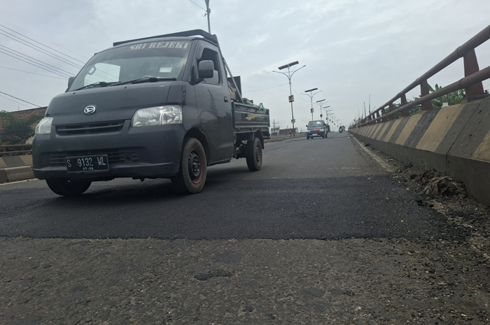 Tambalan di Flyover Peterongan yang lebih terasa polisi tidur dan membuat jalan makin bergelombang