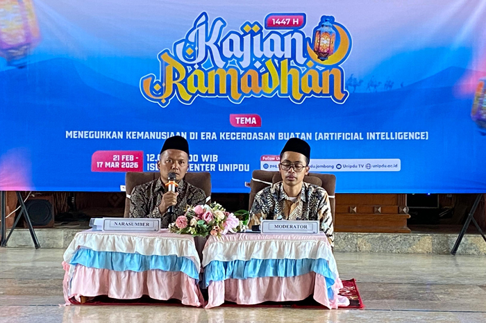 GAMBLANG: Dr H M Samsukadi Lc MT HI saat menjadi pemateri kajian Ramadan yang digelar Pusat Studi Qur&rsquo;an Unipdu Jombang, Rabu (24/2). 