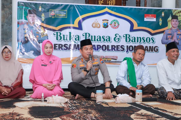 TELADAN: Kapolres AKBP Ardi Kurniawan, Mbah Bolong dan Pengasuh PP Anak Soleh, Keras, KH Hamdi Soleh, Selasa (24/2).