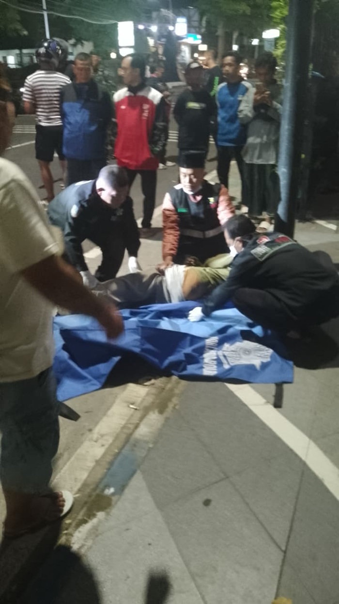 Seorang tukang becak, Sutaji, 60, warga Desa/Kecamatan Jombang ditemukan meninggal dunia di atas becak motornya di Jalan KH Wahid Hasyim, Desa/Kecamatan Jombang, Selasa (24/2) malam.