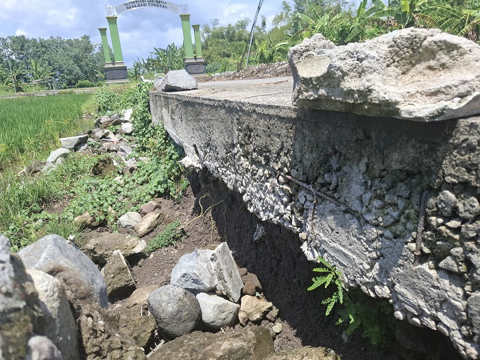 RUSAK: TPJ di Desa Daditunggal, Kecamatan Ploso, Jombang yang ambrol, (8/2).