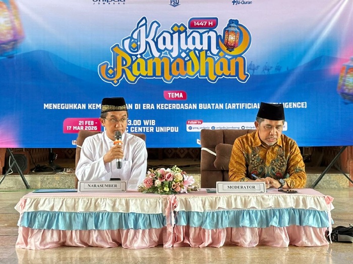 TELADAN: Ketua MUI Jombang, Dr KH Afifuddin Dimyati Lc MA, menjadi pemateri Kajian Ramadan yang digelar Pusat Studi Qur&rsquo;an (PSQ) Unipdu Jombang, Sabtu (28/2).