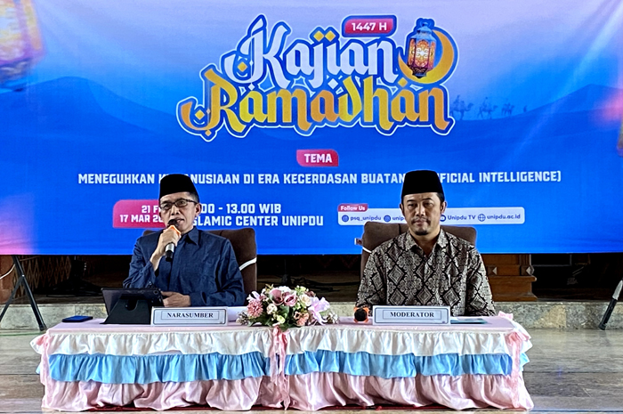 TELADAN: Ketua Yayasan Pesantren Tinggi Darul Ulum (Yapetidu), M Zaimuddin Wijaya As'ad (Gus Zu'em) saat menyampaikan materi, (1/3).