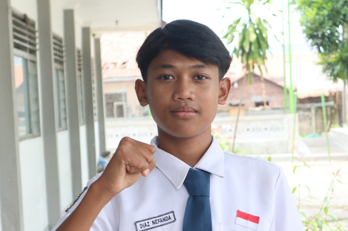 Diaz Nefanda, Kelas 8-G SMPN 2 Perak, Jombang.