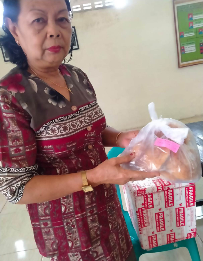DIGANTI BARU: SPPG Tambakrejo 3, Jombang mengganti roti kepada penerima manfaat, Senin (2/3).