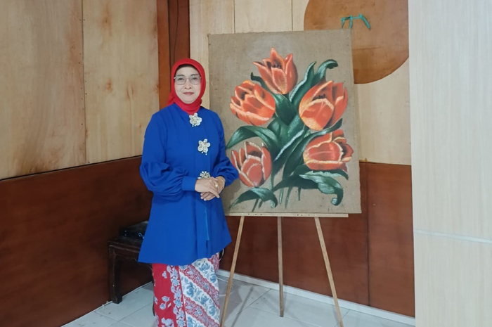 Emi Nurwahyuningsih SPd MPd, Waka Humas SMAN Mojoagung