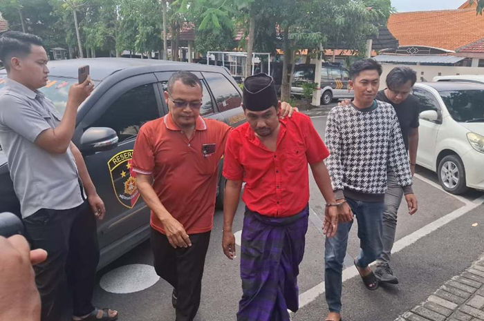 Dua pelaku kasus dugaan penculikan dan penyanderaan satu keluarga asal Kecamatan Ngoro, Jombang diungkap Satreskrim Polres Jombang.