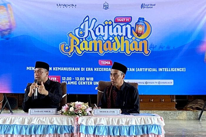 GAMBLANG: Wakil Rektor Unipdu Jombang Bidang Kerja Sama dan Pengembangan, KH M Zahrul Azhar SIP MKes, saat menjadi pemateri Kajian Ramadan, (5/3).