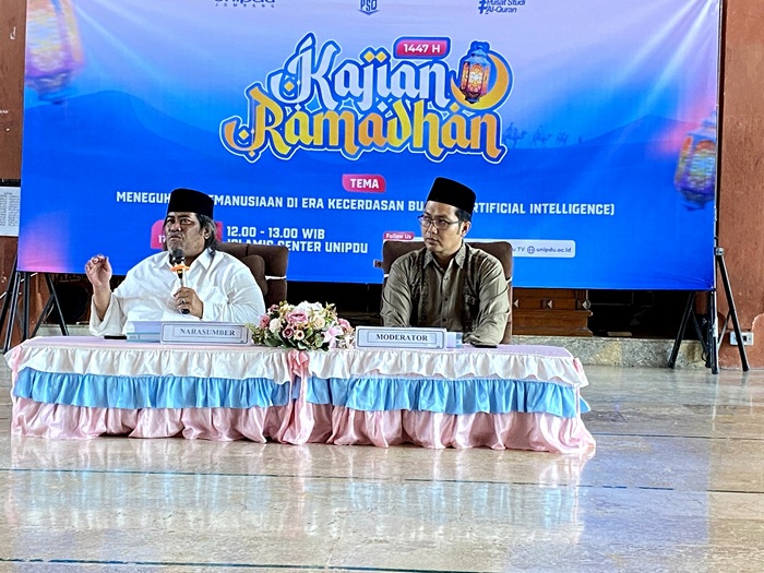 NGALIM: Wakil Dekan Fakultas Agama Islam Unipdu Jombang, Dr H Ali Muhsin MPdI saat menjadi pemateri. 