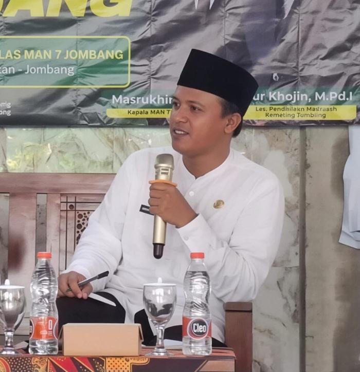 BERPRESTASI: Muhammad Luth Zakky saat menjadi pemateri di MAN 7 Jombang.