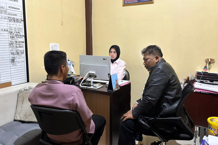 Satresnarkoba Polres Jombang membongkar jaringan peredaran sabu di Kecamatan Bareng, Jombang.