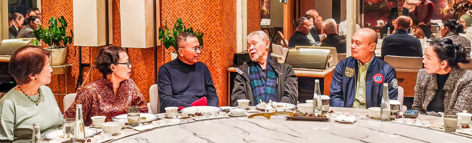 Dahlan Iskan dan Goenawan Mohamad Buka puasa bersama di Xiang Fu Hai, Hotel Vasa Surabaya, Rabu (11/3).