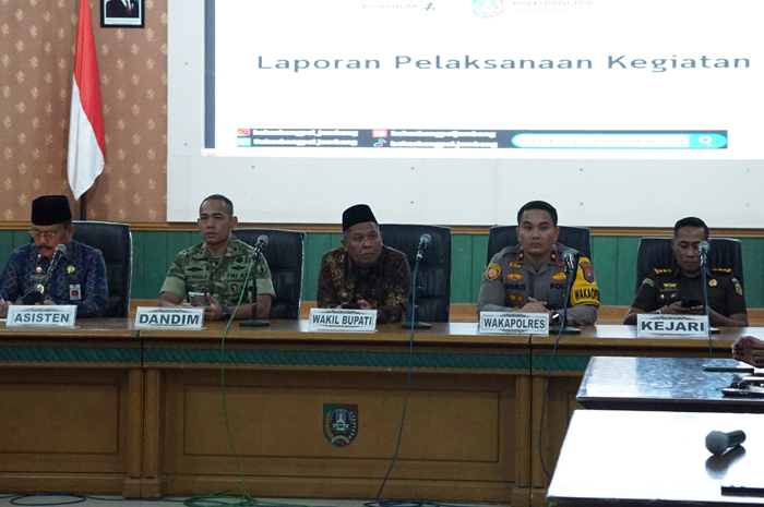 ANTISIPASI: Wakil Bupati Jombang Salmanudin Yazid saat memimpin rakor bersama lintas sektor, Kamis. (12/3). 