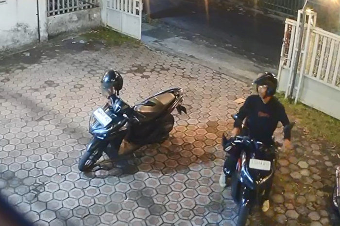 Sepeda motor milik pengunjung sebuah kafe di Jalan Buya Hamka, Kecamatan Jombang, raib digondol maling, Selasa (10/3) malam.