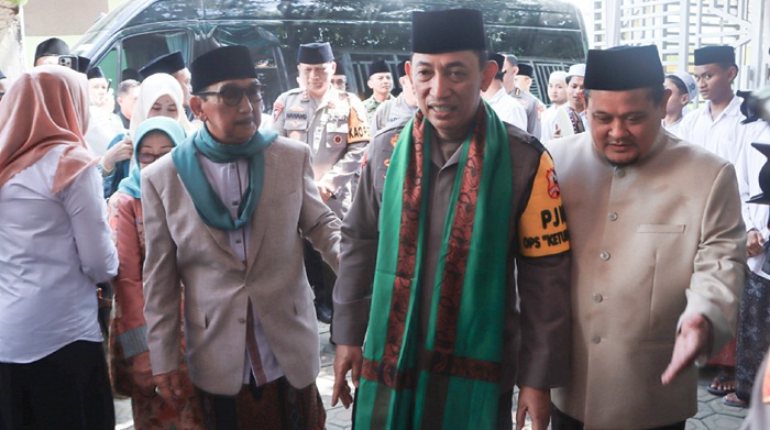 SILATURAHMI: Kapolri Jenderal Pol Listyo Sigit Prabowo melakukan kunjungan Safari Ramadan ke Pondok Pesantren Bahrul Ulum Tambakberas di Kabupaten Jombang, Sabtu (14/3) siang.