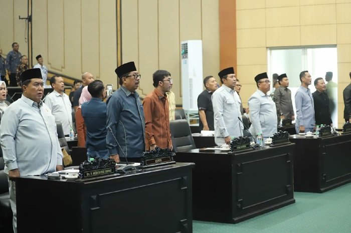 SERIUS: DPRD Jombang menggelar paripurna internal, Sabtu (14/3).
