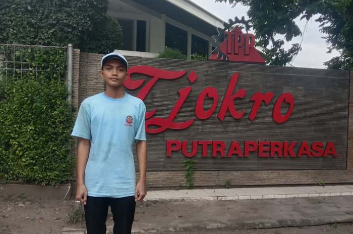 Rengga Andika Purnama, Kelas XII Teknik Pemesinan SMK Dwija Bhakti 1 Jombang.