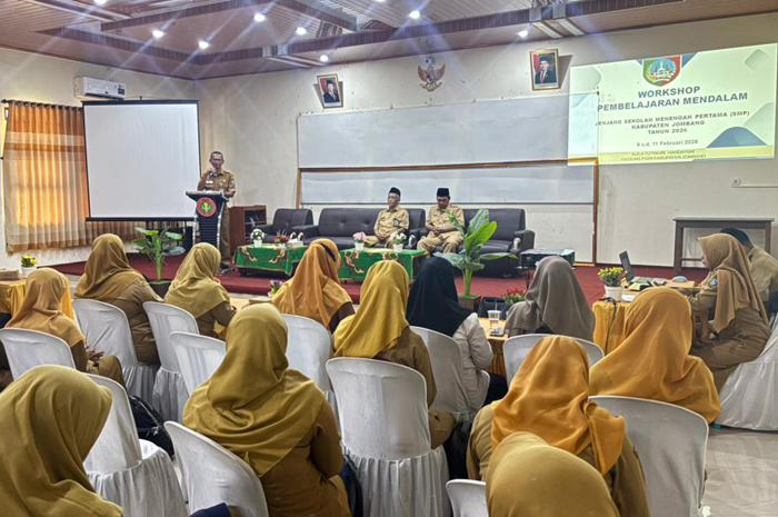 Workshop Pembelajaran Mendalam (Deep Learning) di Aula Tut Wuri Handayani Gedung PGRI Kabupaten Jombang, Senin (9/2), dibuka Abdul Majid, Sekretaris Dinas Pendidikan dan Kebudayaan Jombang.