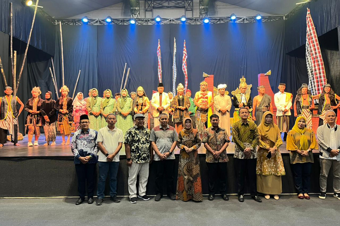 Dinas P dan K Jombang menggelar menggelar pementasan rekonstruksi kesenian tradisional Gambus Misri Bintang Sembilan dari Desa Kendalsari, Kecamatan Sumobito.