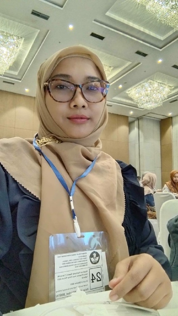 Guru SMKN 1 Jombang, Deby Okta Harisanty SPd Gr.