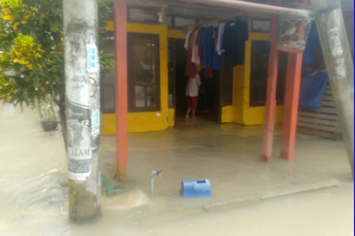 Luapan Kali Marmoyo merendam permukiman warga dua desa di Kecamatan Ploso, Jombang, Rabu (25/3).