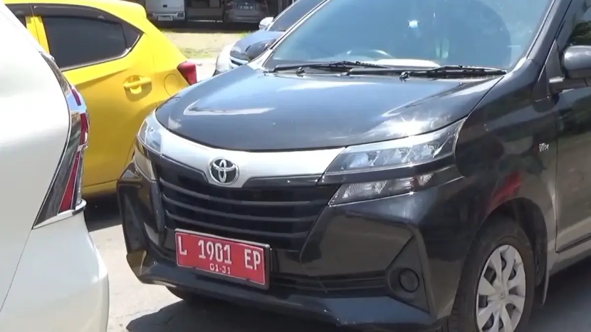 Mobil dinas berpelat merah yang sempat viral karena ikut terjebak kemacetan di jalur arteri Bandarkedungmulyo, Jombang.