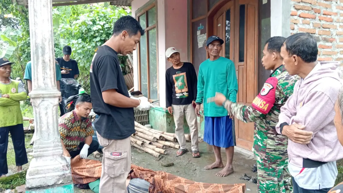Buruh tani tersambar petir saat bekerja di area persawahan Dusun Ngemprak, Desa Kedungbetik, Kecamatan Kesamben, Jombang, Sabtu (28/3) sore, satu tewas. (Achmad RW/Radar Jombang)