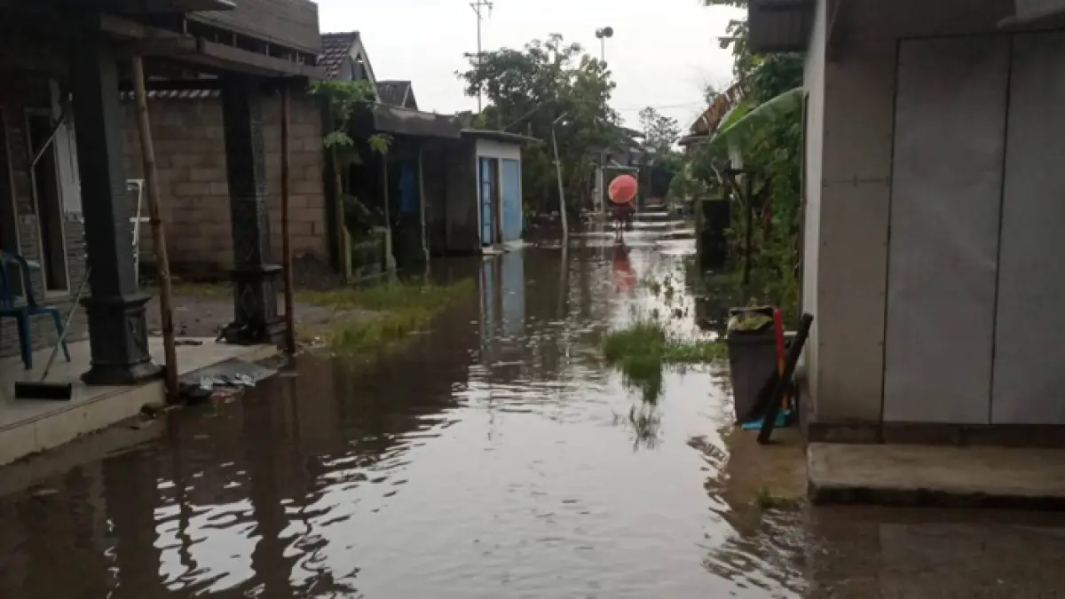 Kondisi banjir yang merendam Desa Carangrejo Kecamatan Kesamben belum surut hingga Selasa (31/3). 