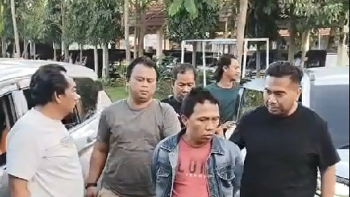 Komplotan perampok yang membacok pasangan suami istri di Kecamatan Sumobito, Jombang dibekuk polisi. (Achmad RW/Radar Jombang)