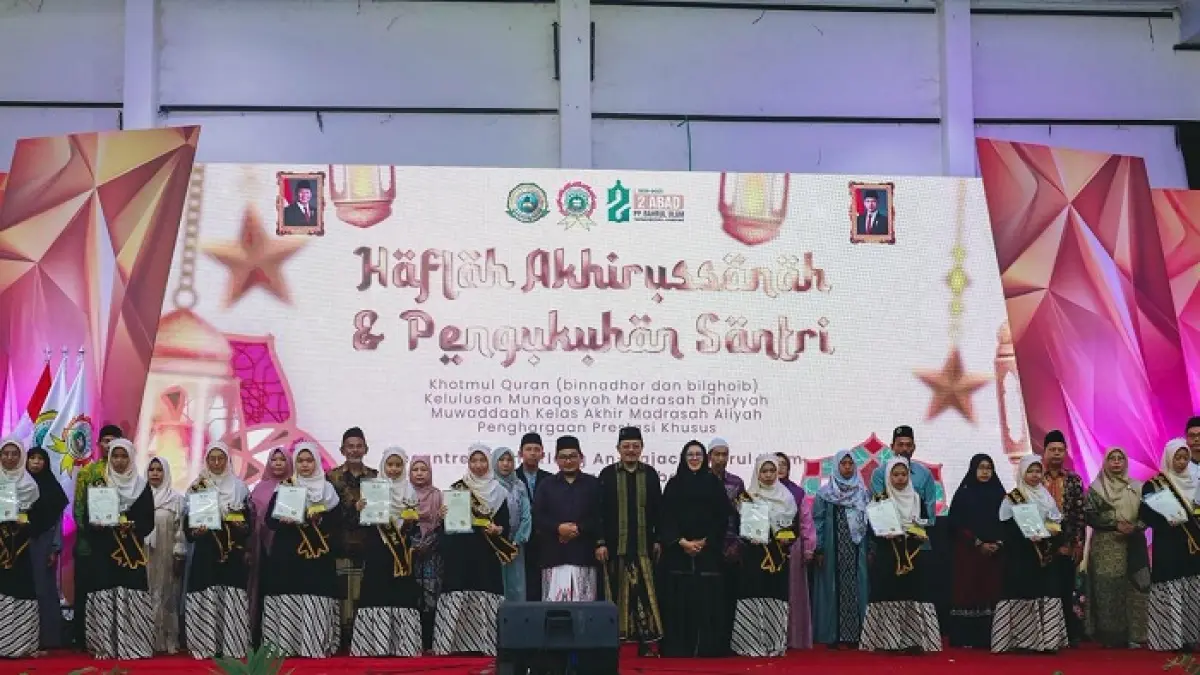 KHIDMAT: Kegiatan haflah akhirussanah dan pengukuhan santri Pesantren An-Najach Tambakberas, Jombang. 