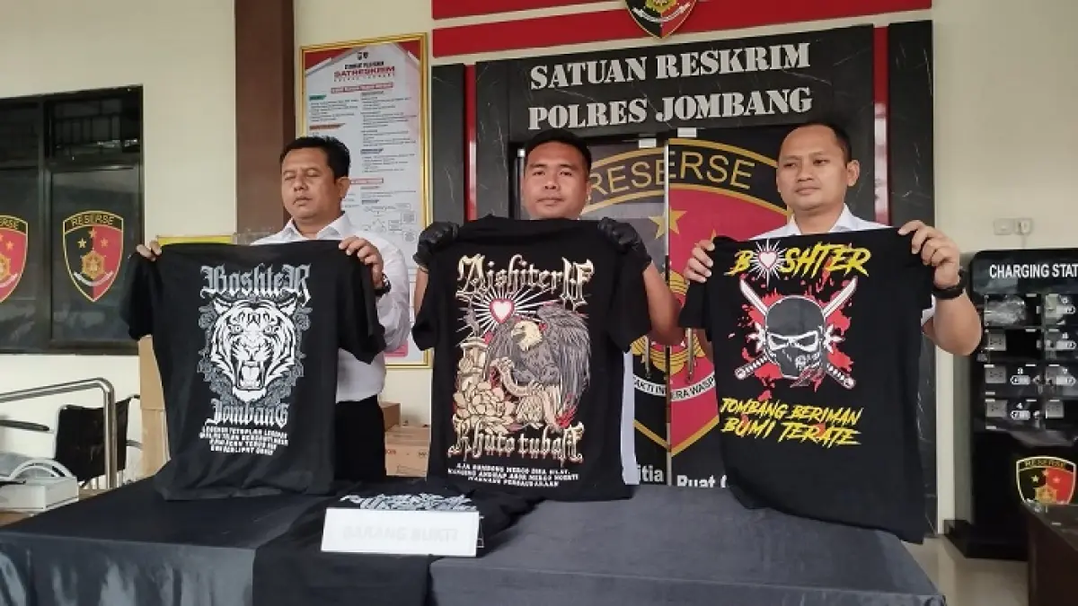 Polisi tak hanya mengamankan delapan orang, tetapi juga telah mengantongi identitas sekitar 30 terduga pelaku lain yang kini dalam pengejaran.