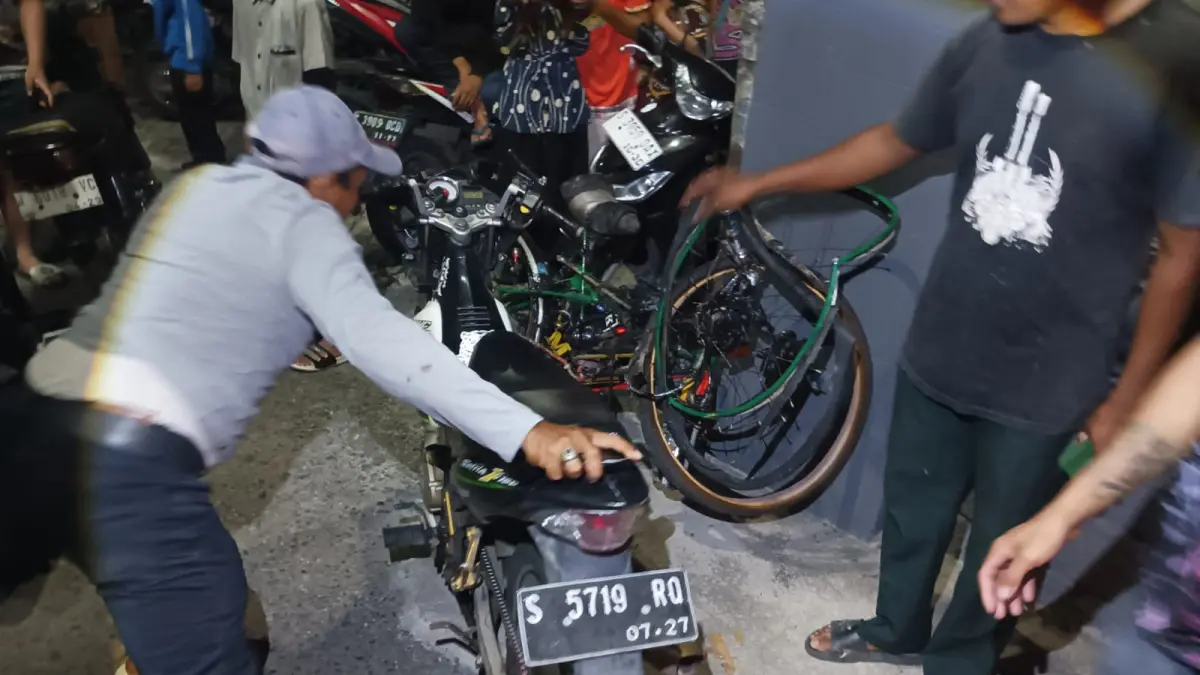 Kecelakaan maut juga terjadi di jalur arteri wilayah Desa Janti, Kecamatan Jogoroto, Jombang, Kamis (9/4) malam. (Achmad RW/Radar Jombang)