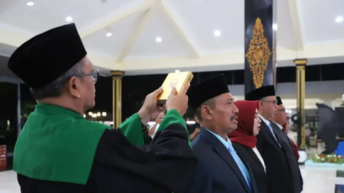 Anjik Eko Saputro dilantik sebagai Kepala Dinas Perdagangan dan Perindustrian (Disdagrin) Jombang, Jumat (27/3).