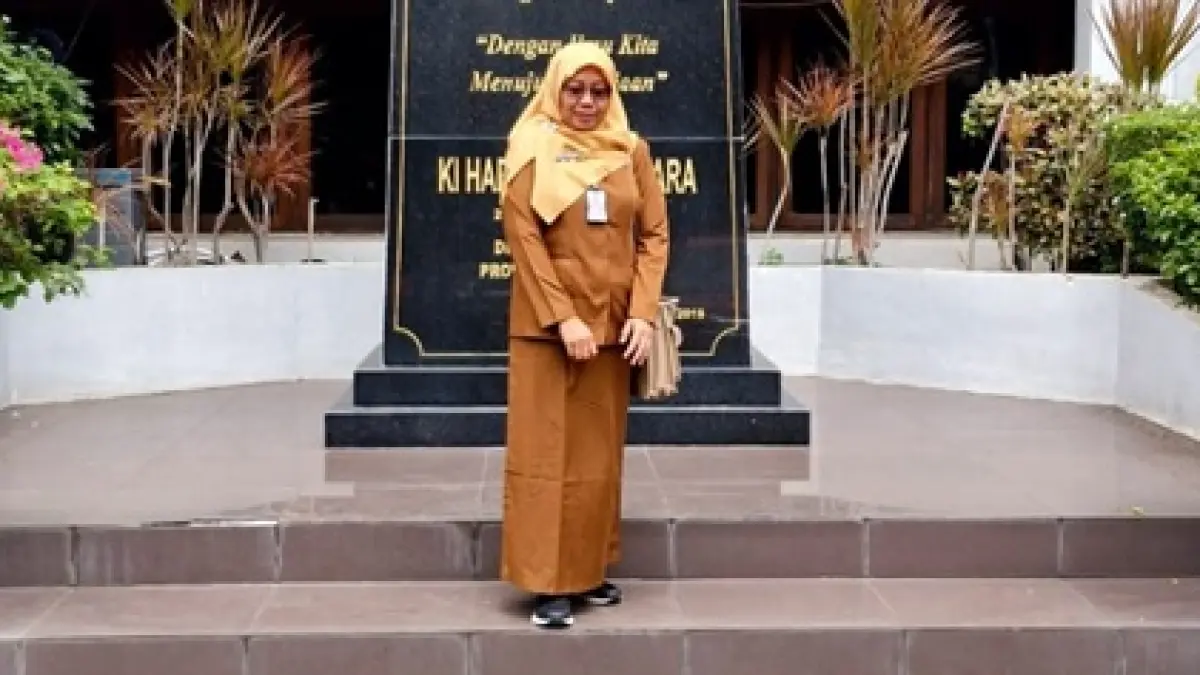 &nbsp;Itha Pujiarti, S.S., M.Pd., Kepala SMKN Gudo, Jombang.