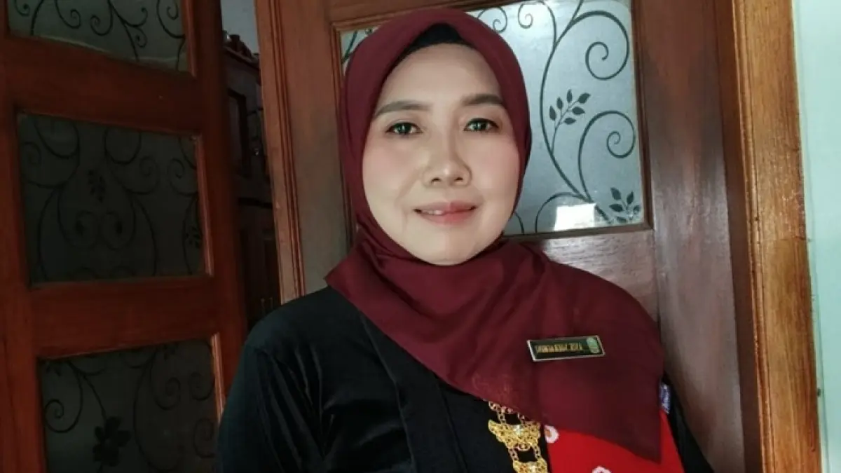 Kepala SMAN Bareng, Jombang, Anik Noerachini MPd.
