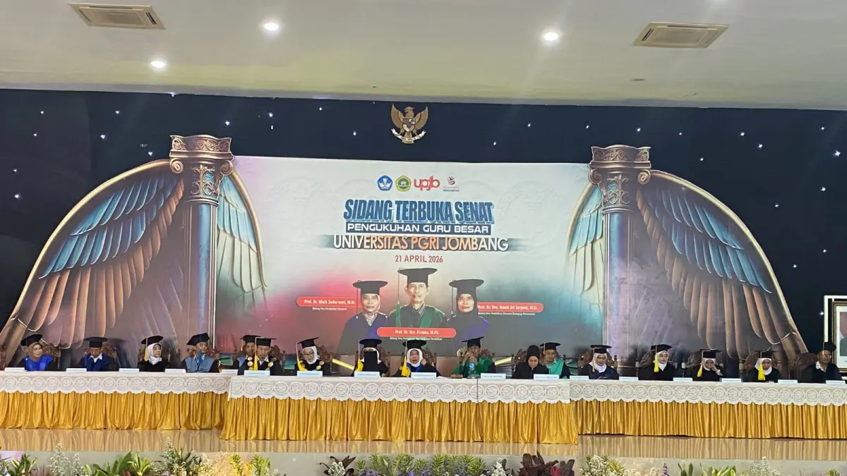 Jajaran guru besar dan senat Universitas PGRI Jombng