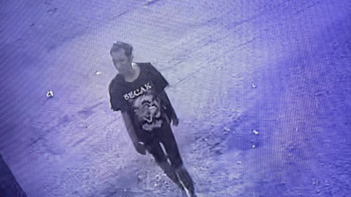 Aksi pencurian sepeda motor terjadi di kantor Balai Besar Perbenihan dan Perlindungan Tanaman Perkebunan Surabaya di Desa Gambiran, Kecamatan Mojoagung, Kabupaten Jombang, terekam CCTV, Senin (20/4). (Achmad RW/Radar Jombang)