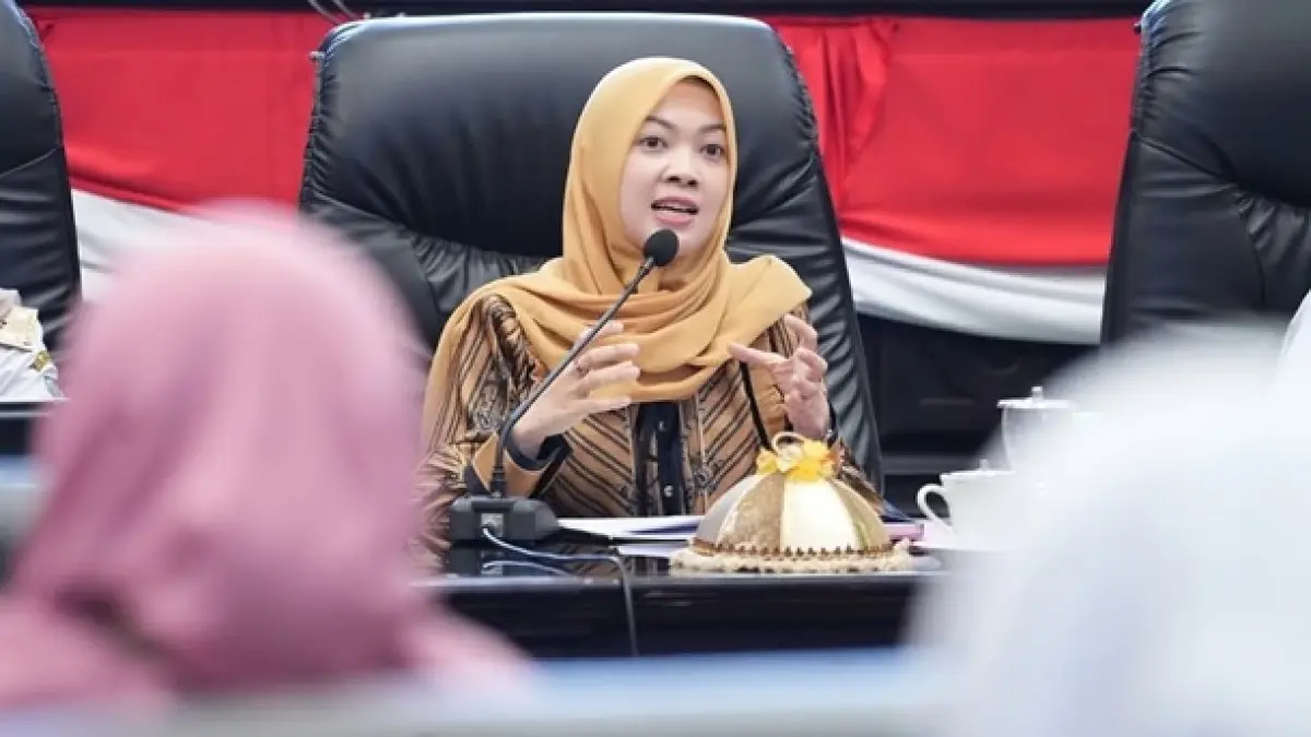 BERI PENJELASAN: Wakil Ketua DPRD Kabupaten Jombang, Octadella Bilytha Permatasari saat memberikan penjelasan.  (Anggi Fridianto/Radar Jombang)