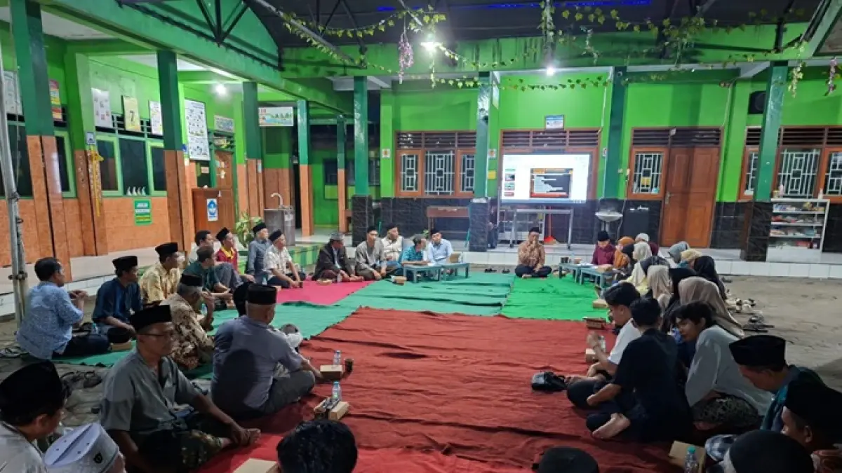 SERIUS: Suasana musdus untuk persiapan pemilihan kepala desa antarwaktu di Desa Cukir, Kecamatan Diwek, Jombang, (22/4). (Ainul Hafidz/Radar Jombang)