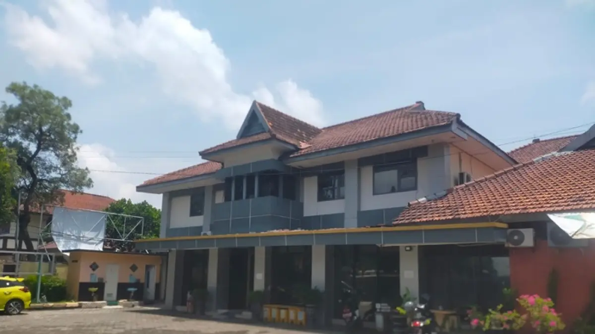 BAKAL PINDAH: Gedung DPMPTSP Jombang akan pindah ke Mall Pelayanan Publik (MPP). (Azmy Endiyana/Radar Jombang)