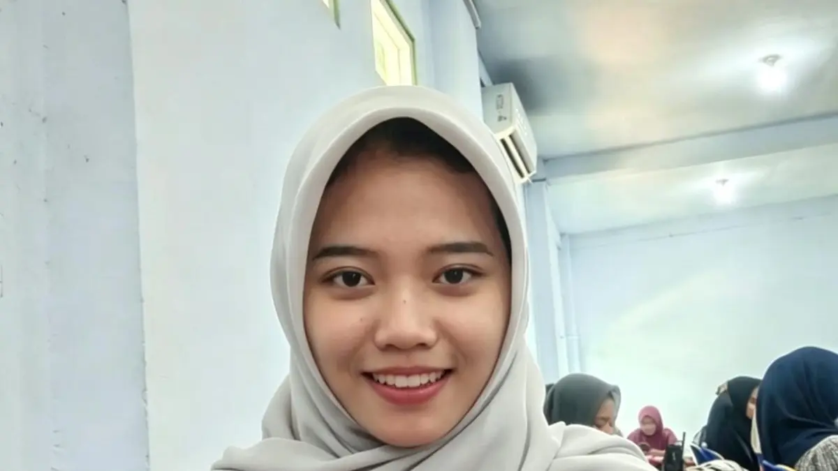 Madina Syafa Azzahra, Kelas 12 Akuntansi 1 SMK Unggulan NU Mojoagung, Jombang