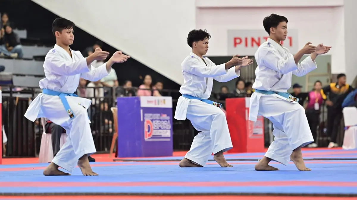 TANGGUH: Dari kiri, Keanu Rayyan, M Eyzar dan Malvian Dwi saat mengikuti Kejurda Inkanas Piala Kapolda Jawa Timur di Gelora Pancasila (28-29/3). Ketiganya bakal mengikuti Kejurnas Piala Ketua Umum PB Forki.