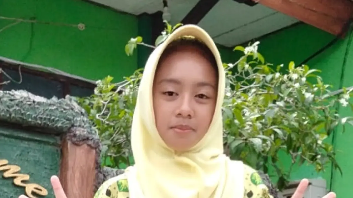 Alvina Rizka Shafarotin, Kelas 8-B SMPN 2 Kabuh