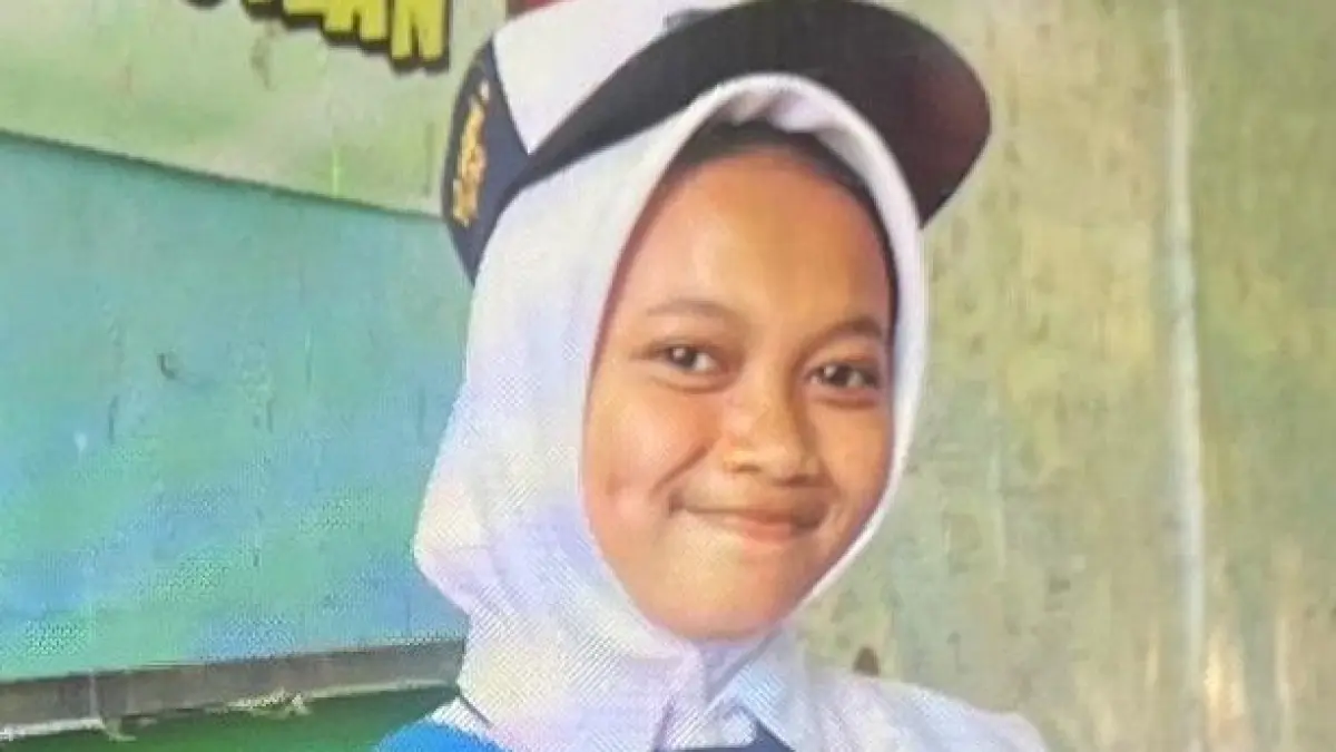 Annisa Urovyqho, Kelas 8 SMPN 1 Ploso